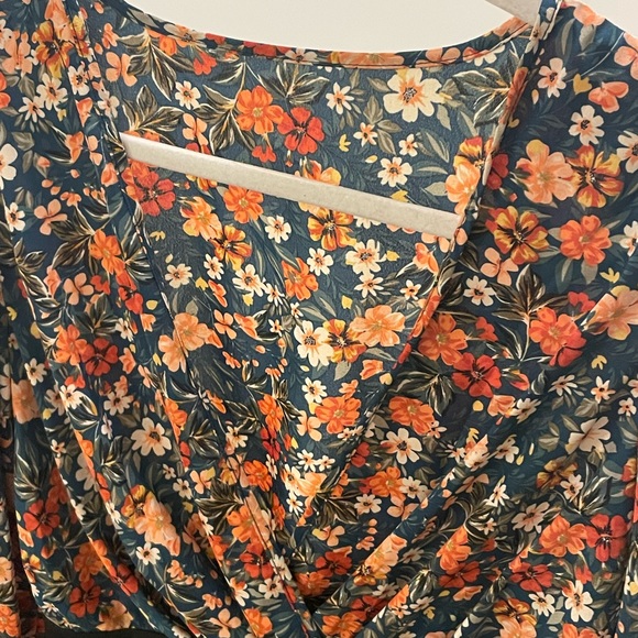 Floral, deep cut, bodysuit - Picture 5 of 5